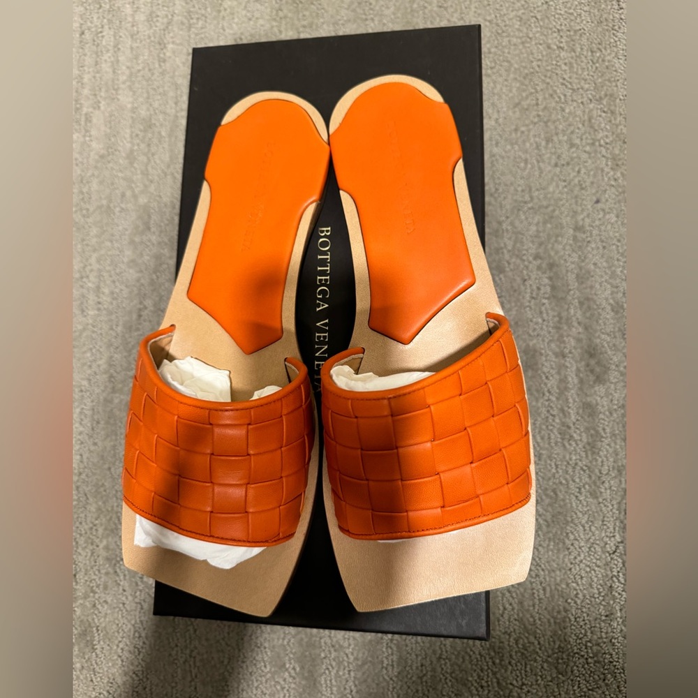 Bottega Veneta Intrecciato Flat Sandals in Orange Leather - Size 39.5